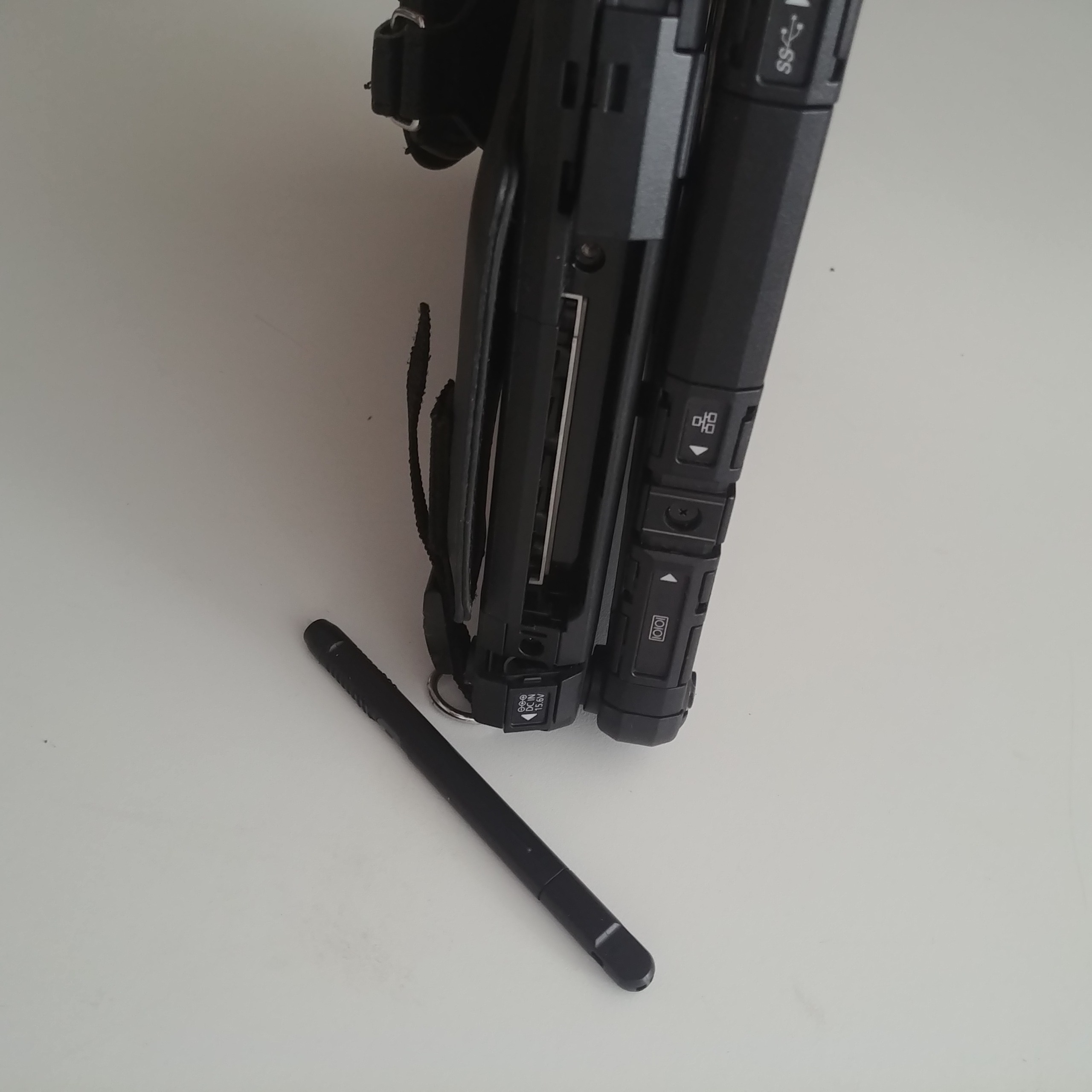 لپ تاپ، تبلت ستبر و نظامی پاناسونیک، تمام ژاپنی  «Panasonic Toughbook C-33»